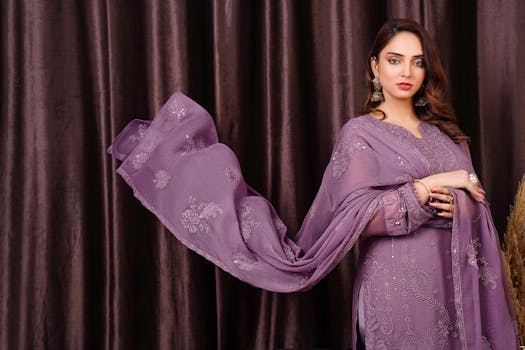 Luxusní Italské Večerní Šaty: Výběr, Trendy a Styling pro 2024